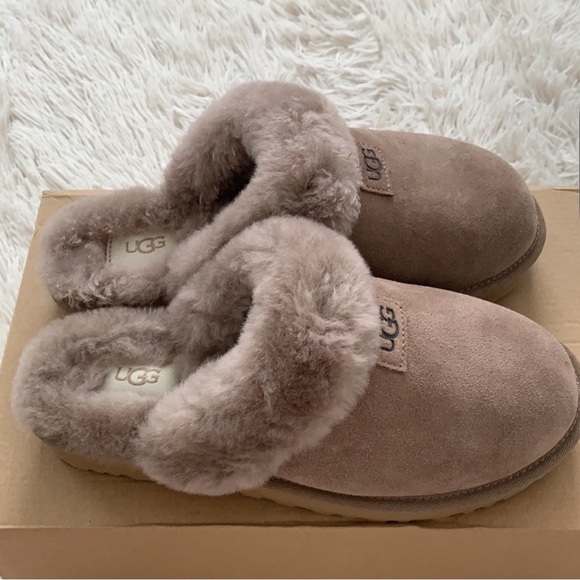 NWB UGG genuine shearling cozy suede slipper runs large - Picture 5 of 9